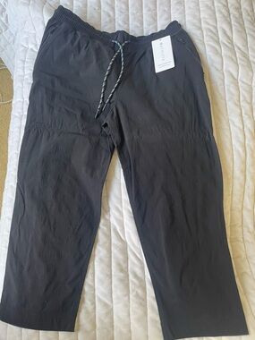 NWT Athleta Trekkie Straight Crop